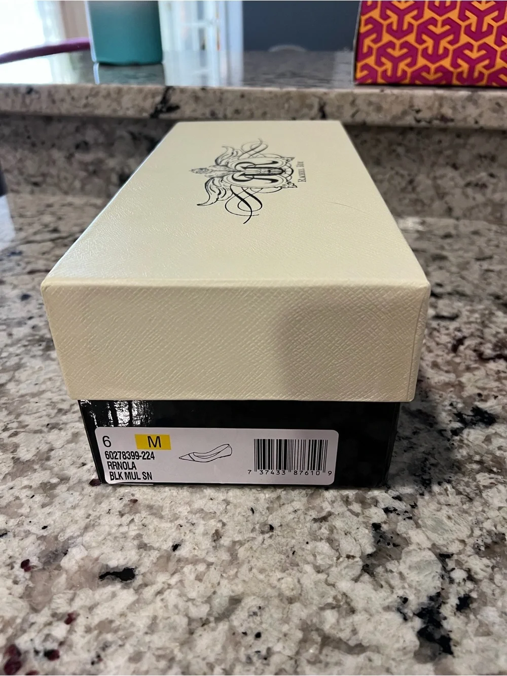 RACHEL Rachel Roy Two-Tone Black and Cream Pointed Toe Flats. Size 6.
